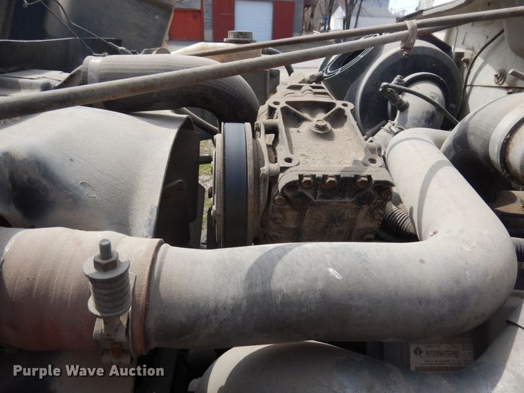 image for item MF9575 2001 International 4700  feed delivery truck