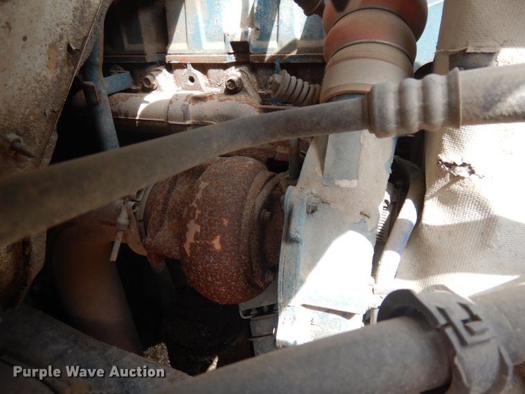 image for item MF9575 2001 International 4700  feed delivery truck