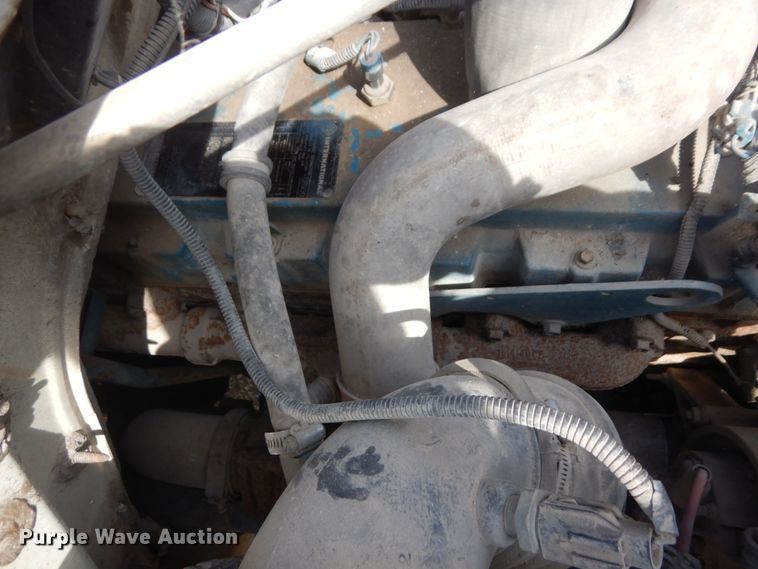 image for item MF9575 2001 International 4700  feed delivery truck