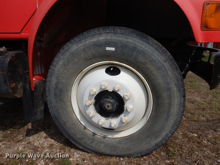 image for item MF9575 2001 International 4700  feed delivery truck