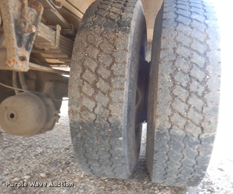 image for item MF9575 2001 International 4700  feed delivery truck