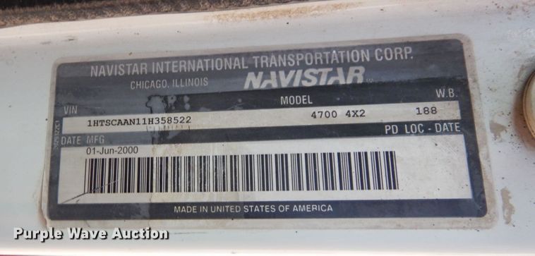 image for item MF9575 2001 International 4700  feed delivery truck