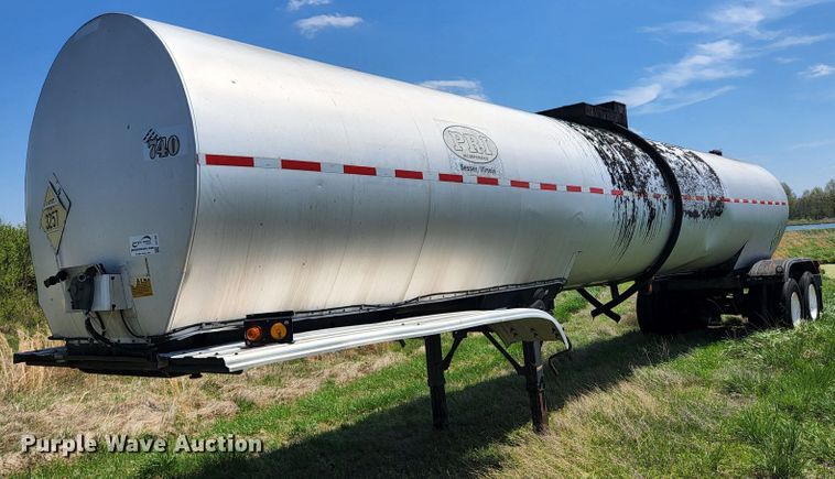image for item DI1209 1985 Fruehauf TEH-FE2-R 7000 tank trailer