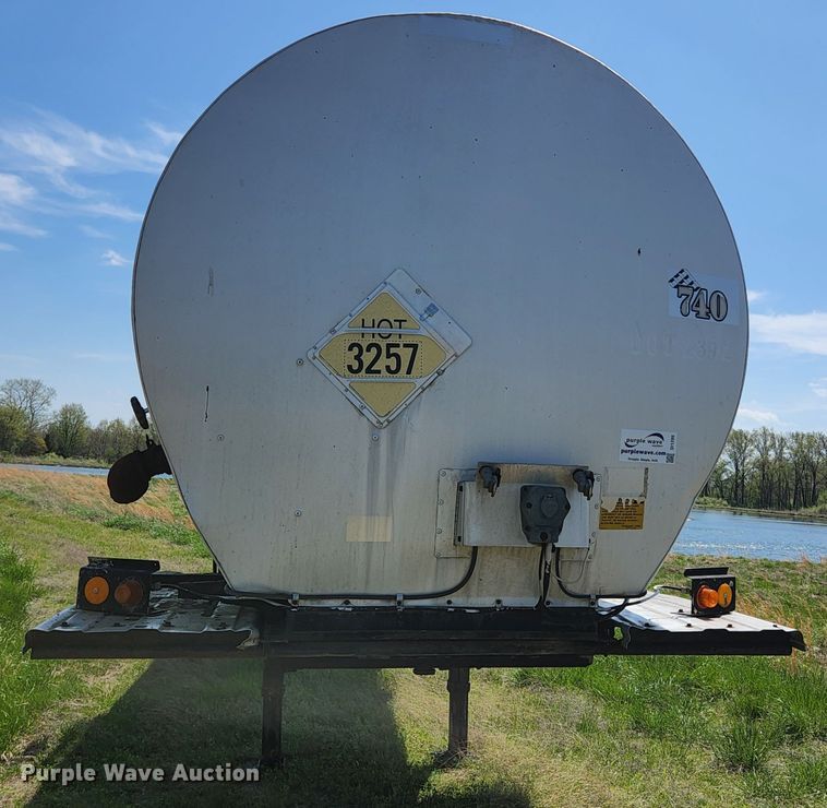 image for item DI1209 1985 Fruehauf TEH-FE2-R 7000 tank trailer