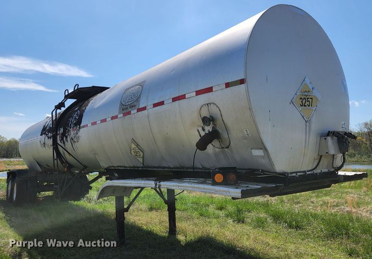 image for item DI1209 1985 Fruehauf TEH-FE2-R 7000 tank trailer