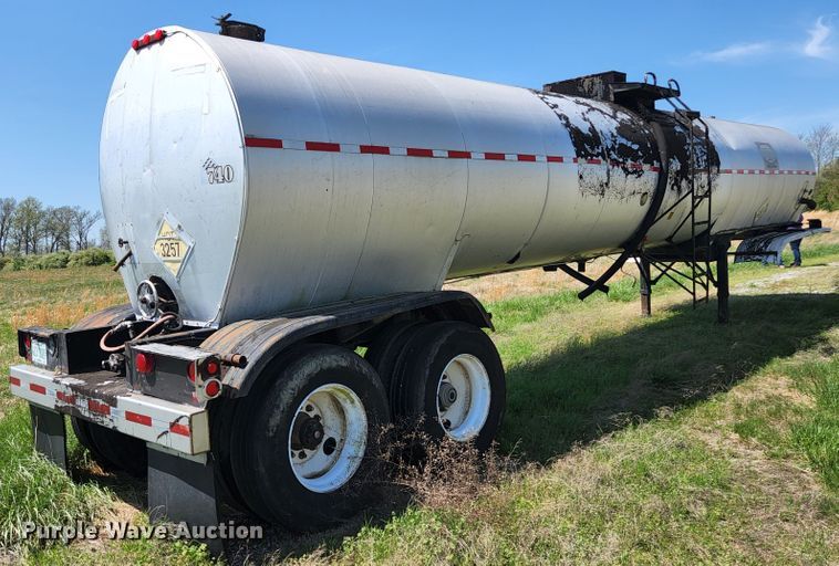 image for item DI1209 1985 Fruehauf TEH-FE2-R 7000 tank trailer