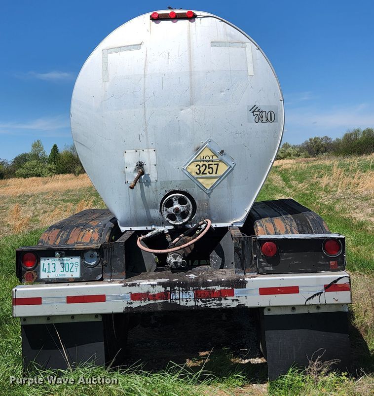 image for item DI1209 1985 Fruehauf TEH-FE2-R 7000 tank trailer