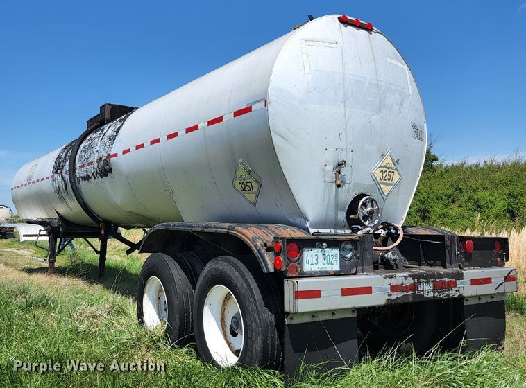 image for item DI1209 1985 Fruehauf TEH-FE2-R 7000 tank trailer