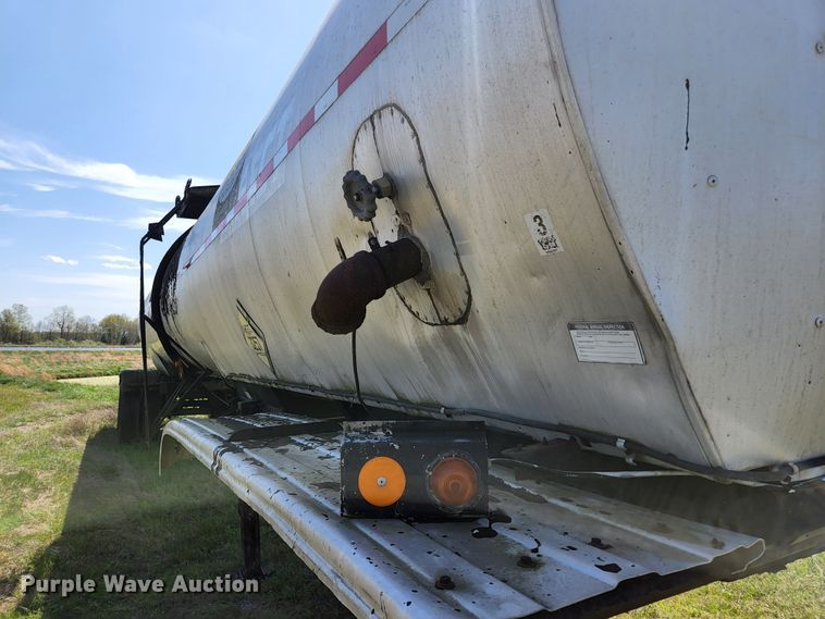 image for item DI1209 1985 Fruehauf TEH-FE2-R 7000 tank trailer
