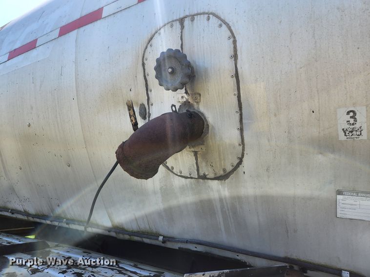 image for item DI1209 1985 Fruehauf TEH-FE2-R 7000 tank trailer