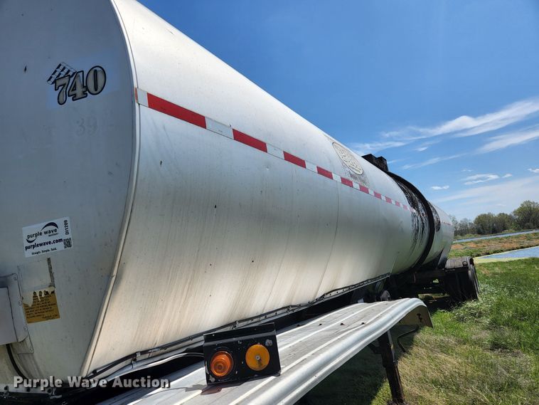 image for item DI1209 1985 Fruehauf TEH-FE2-R 7000 tank trailer
