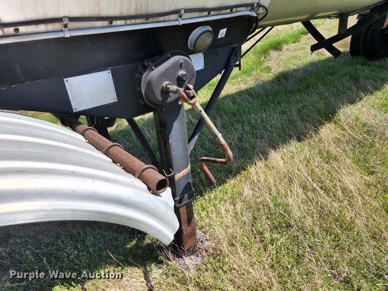 image for item DI1209 1985 Fruehauf TEH-FE2-R 7000 tank trailer