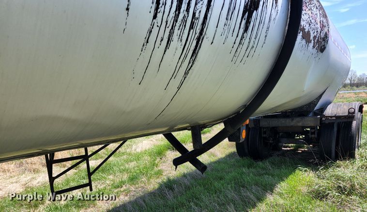 image for item DI1209 1985 Fruehauf TEH-FE2-R 7000 tank trailer