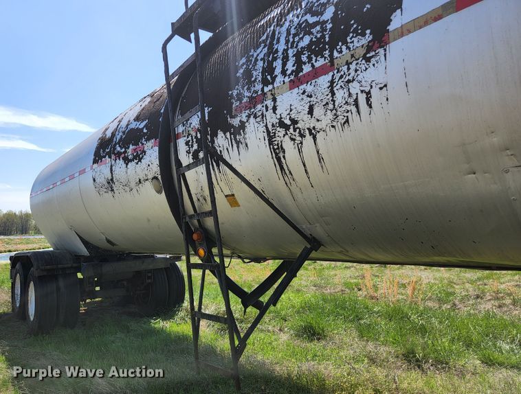 image for item DI1209 1985 Fruehauf TEH-FE2-R 7000 tank trailer