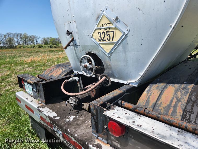 image for item DI1209 1985 Fruehauf TEH-FE2-R 7000 tank trailer