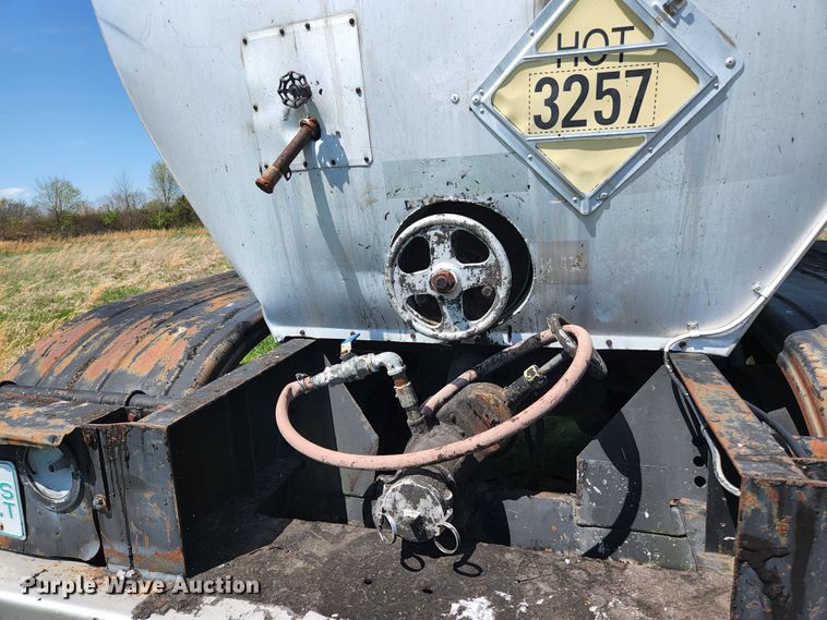 image for item DI1209 1985 Fruehauf TEH-FE2-R 7000 tank trailer