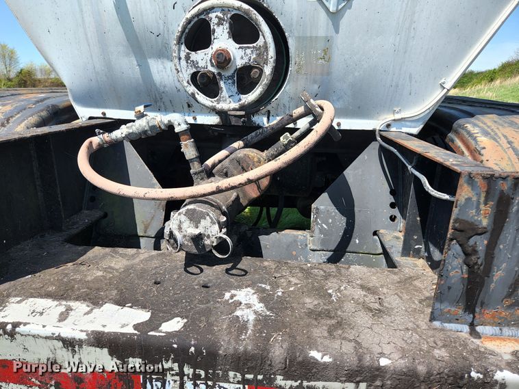 image for item DI1209 1985 Fruehauf TEH-FE2-R 7000 tank trailer