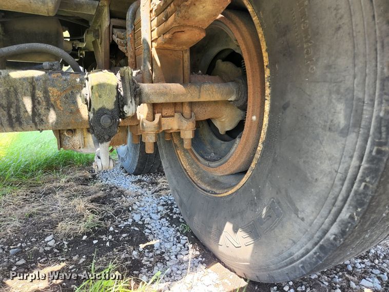 image for item DI1209 1985 Fruehauf TEH-FE2-R 7000 tank trailer