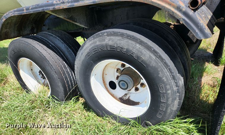 image for item DI1209 1985 Fruehauf TEH-FE2-R 7000 tank trailer