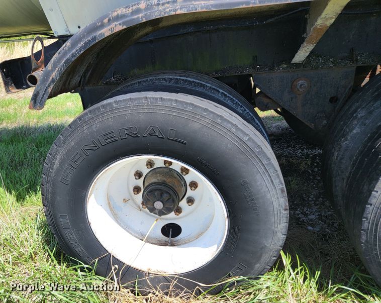 image for item DI1209 1985 Fruehauf TEH-FE2-R 7000 tank trailer