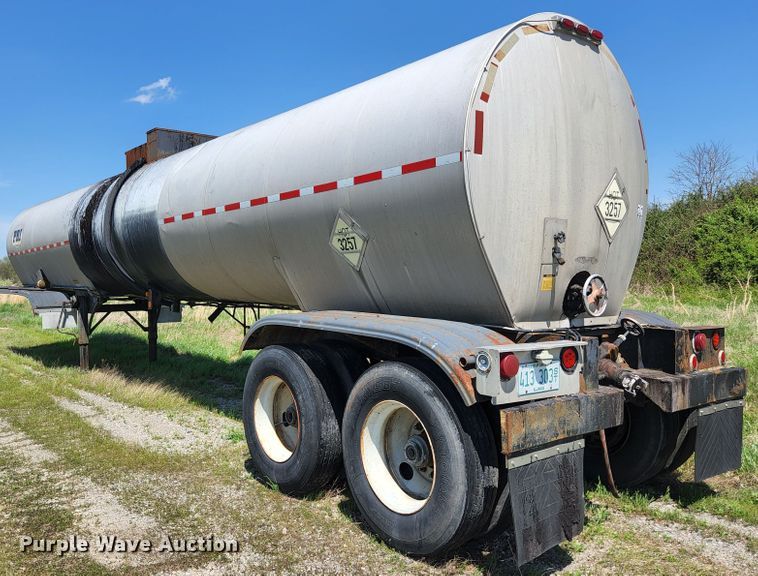 image for item DI1210 1988 Fruehauf TEH-FE2-R 7000  tank trailer