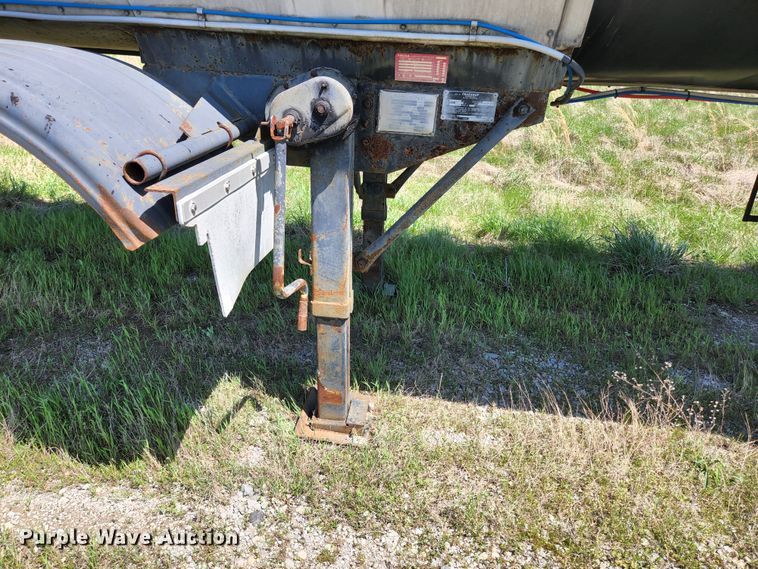 image for item DI1210 1988 Fruehauf TEH-FE2-R 7000  tank trailer