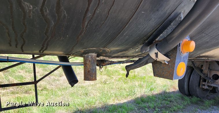 image for item DI1210 1988 Fruehauf TEH-FE2-R 7000  tank trailer