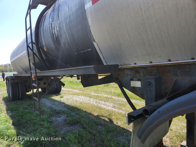 image for item DI1210 1988 Fruehauf TEH-FE2-R 7000  tank trailer