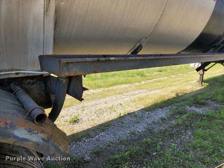 image for item DI1210 1988 Fruehauf TEH-FE2-R 7000  tank trailer