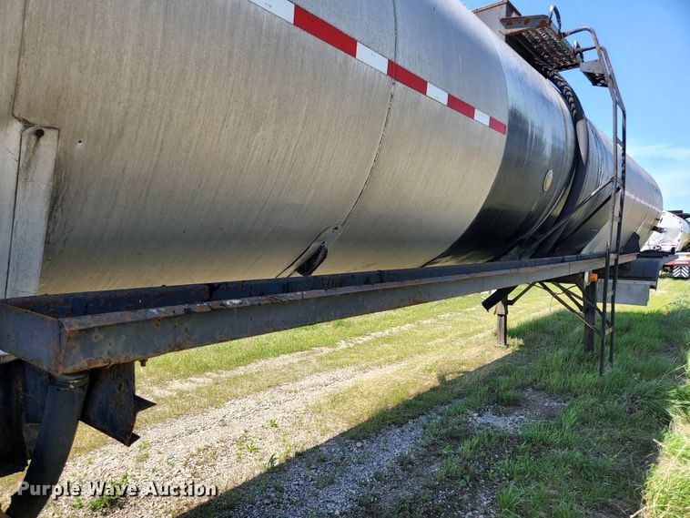 image for item DI1210 1988 Fruehauf TEH-FE2-R 7000  tank trailer