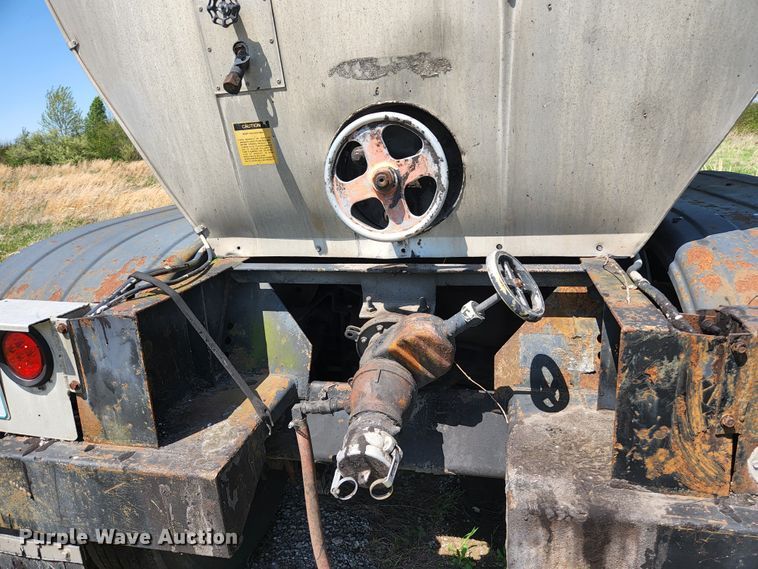 image for item DI1210 1988 Fruehauf TEH-FE2-R 7000  tank trailer