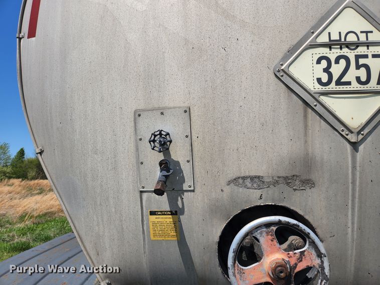 image for item DI1210 1988 Fruehauf TEH-FE2-R 7000  tank trailer