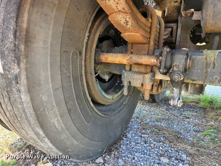 image for item DI1210 1988 Fruehauf TEH-FE2-R 7000  tank trailer