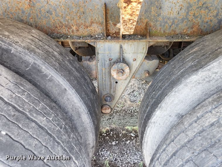 image for item DI1210 1988 Fruehauf TEH-FE2-R 7000  tank trailer