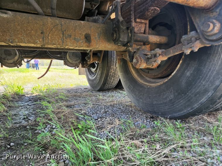 image for item DI1210 1988 Fruehauf TEH-FE2-R 7000  tank trailer