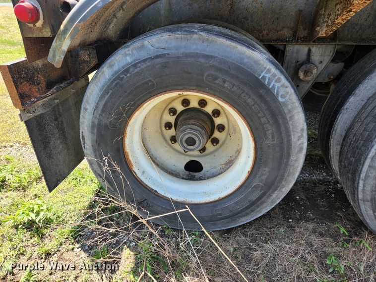 image for item DI1210 1988 Fruehauf TEH-FE2-R 7000  tank trailer