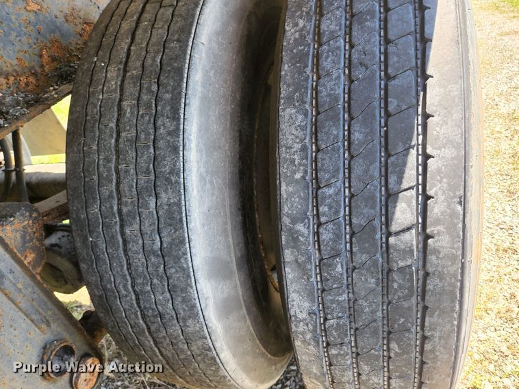 image for item DI1210 1988 Fruehauf TEH-FE2-R 7000  tank trailer