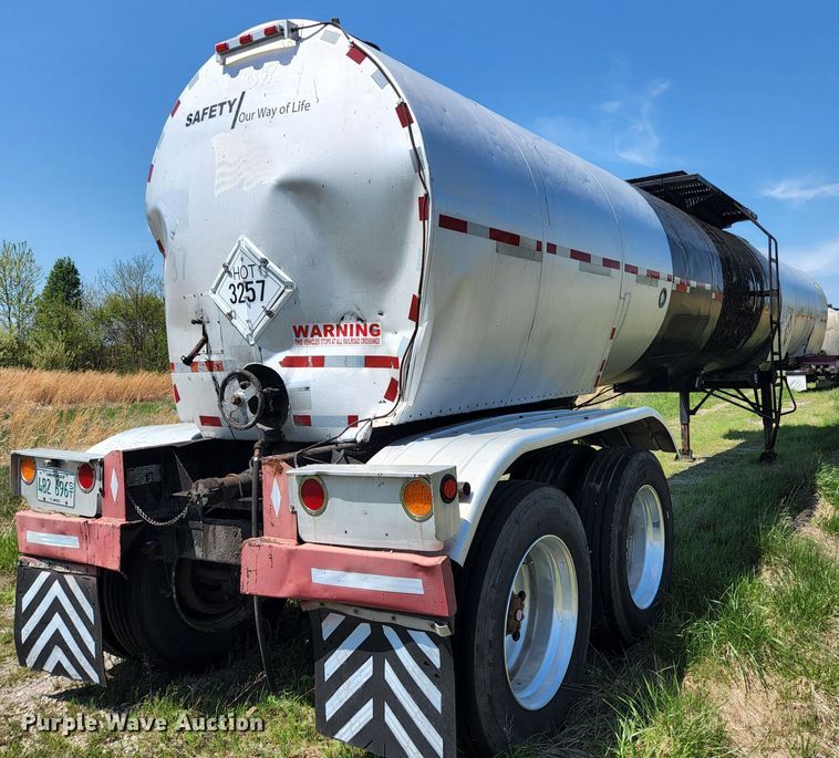 image for item DI1211 1981 Fruehauf TEH-FE2-R 7000  tank trailer