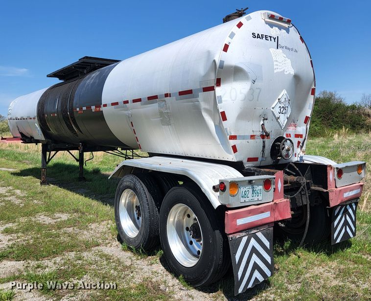 image for item DI1211 1981 Fruehauf TEH-FE2-R 7000  tank trailer