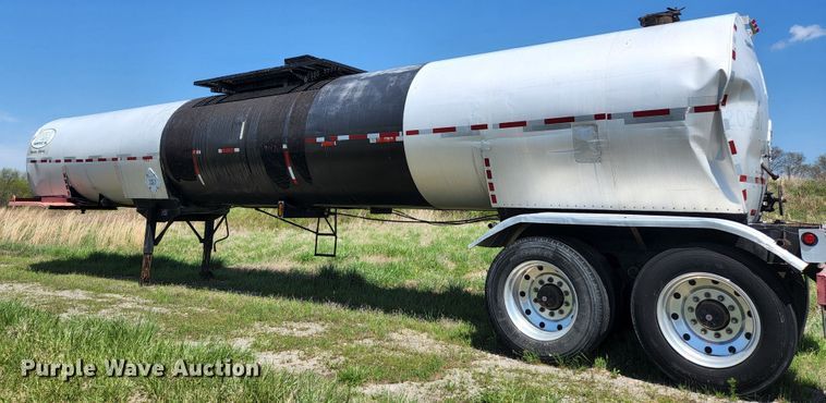 image for item DI1211 1981 Fruehauf TEH-FE2-R 7000  tank trailer