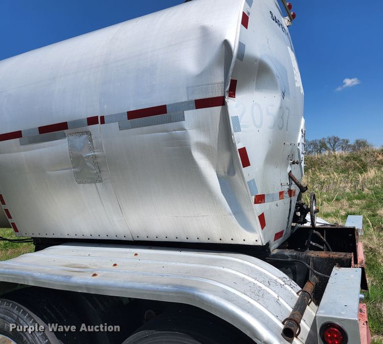 image for item DI1211 1981 Fruehauf TEH-FE2-R 7000  tank trailer