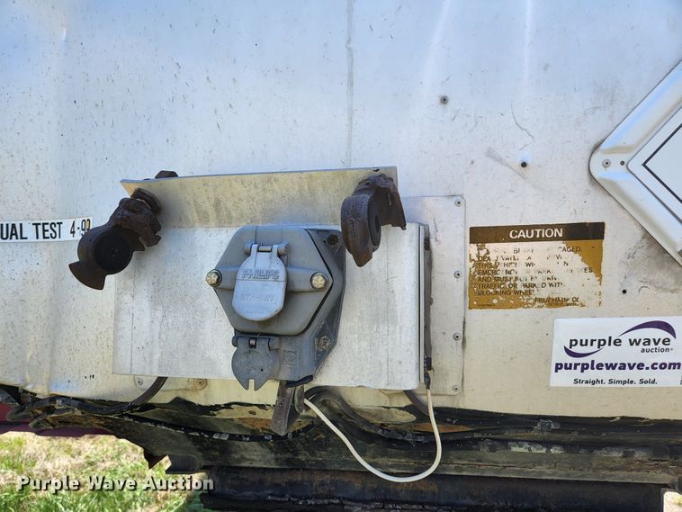 image for item DI1211 1981 Fruehauf TEH-FE2-R 7000  tank trailer