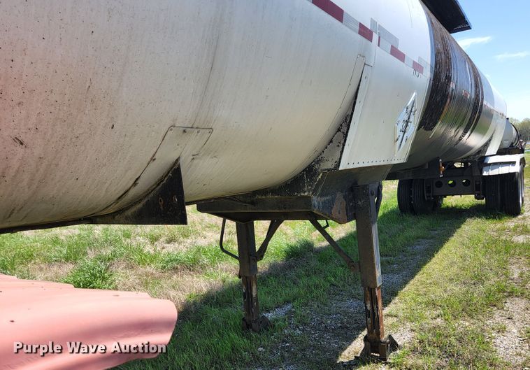 image for item DI1211 1981 Fruehauf TEH-FE2-R 7000  tank trailer