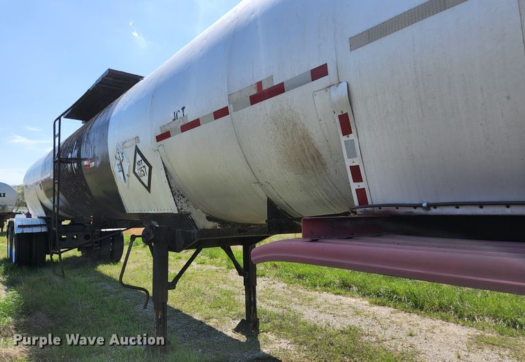 image for item DI1211 1981 Fruehauf TEH-FE2-R 7000  tank trailer
