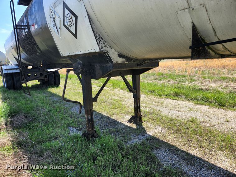 image for item DI1211 1981 Fruehauf TEH-FE2-R 7000  tank trailer