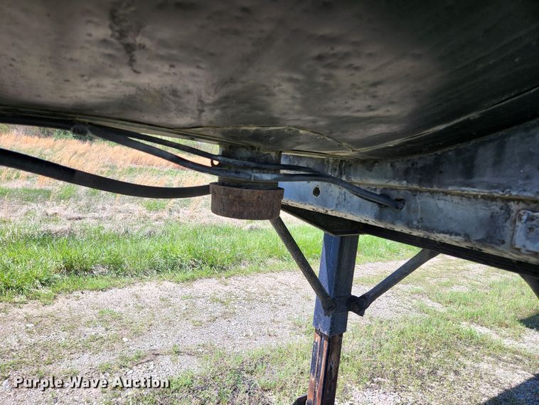 image for item DI1211 1981 Fruehauf TEH-FE2-R 7000  tank trailer