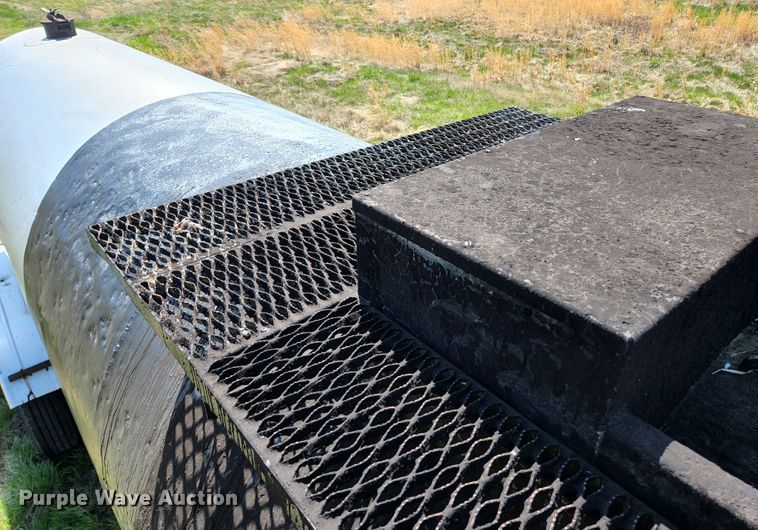 image for item DI1211 1981 Fruehauf TEH-FE2-R 7000  tank trailer