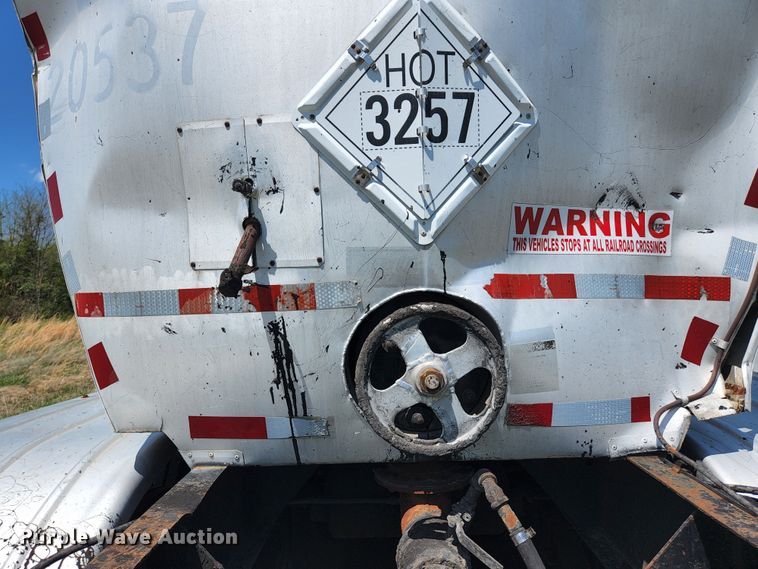 image for item DI1211 1981 Fruehauf TEH-FE2-R 7000  tank trailer