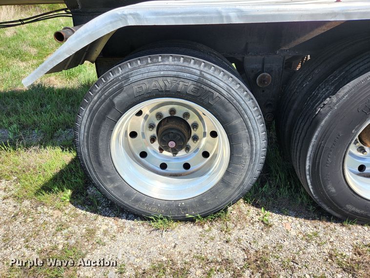 image for item DI1211 1981 Fruehauf TEH-FE2-R 7000  tank trailer