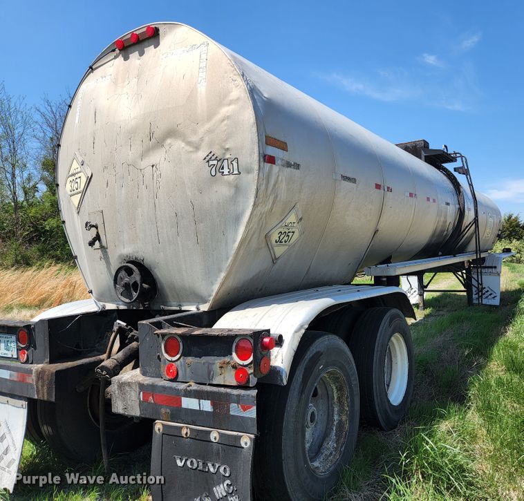 image for item DI1212 1986 Fruehauf TEH-FE2-R 7000  tank trailer